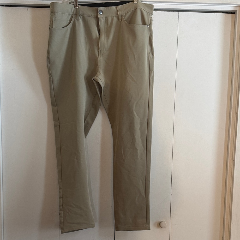 Stretch Tech golf super comfortable stretch!! 38x32 nice gently used condition